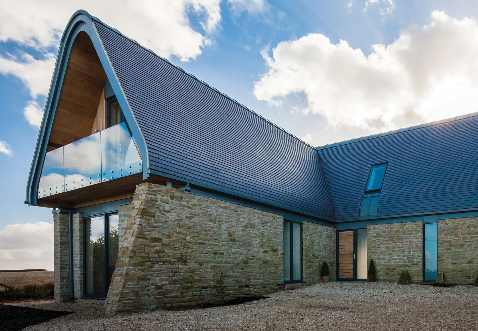 A comtemporary rural dwelling with a staffordshire blue roof1